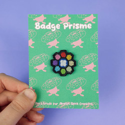 Pin's représentant le badge prisme, symbole de croissance et d'énergie naturelle