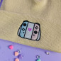 Bonnet à revers brodé - MANETTE - Broderie pailletée 🎮✨ Bonnet à revers brodé - MANETTE - Broderie pailletée 🎮✨