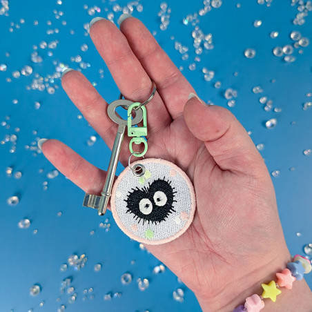 porte clés brodé susuwatari phosphorescent ghibli