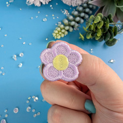 Mini pin's fleur violette