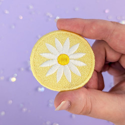 patch brodé thermocollant rond jaune pastel marguerite blanche