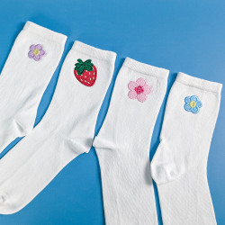 chaussettes coton broderies fraise fleurs pastels