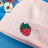 broderie fraise mignonne et fleurs blanches kawaii bonnet rose pale