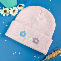 bonnet brodé rose pastel mini fleurs bleu blanche et lilas