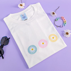 t-shirt oversize blanc broderie marguerites blanches fonds pastels