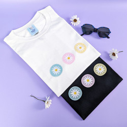 t-shirts blanc et noir brodés fleurs pastels