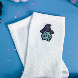 Chaussettes brodées blanches grenouille déguisée en sorcière pour Halloween