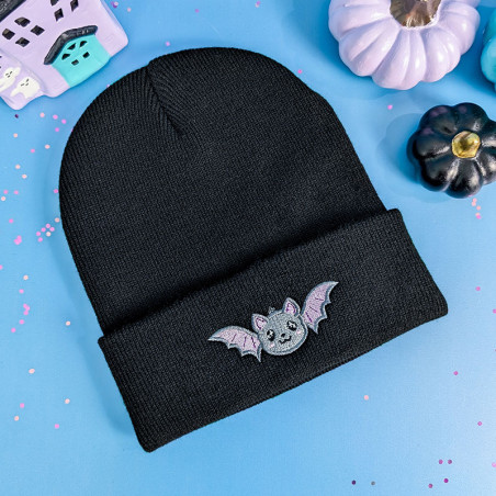 Bonnet à revers brodé chauve-souris kawaii Halloween en rose pastel