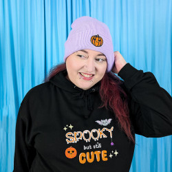 Bonnet noir Halloween avec citrouille kawaii brodée, mignon et festif