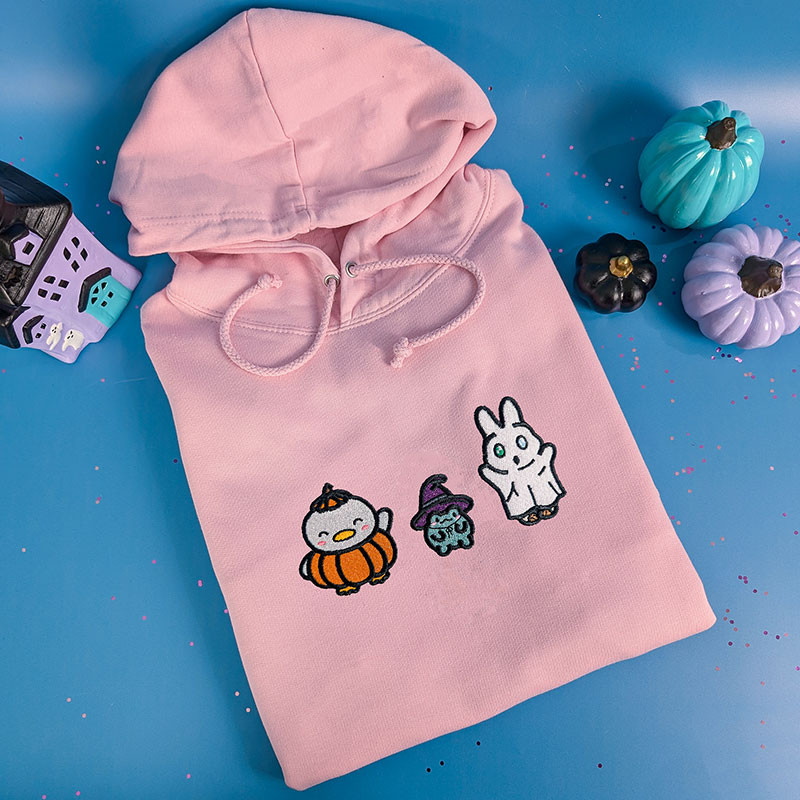 Sweat lilas à capuche brodé d'Halloween : lapin mignon en fantôme, canard citrouille et grenouille sorcière