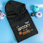Hoodie brodé - SPOOKY CUTE - unisexe à capuche 🎃🦇 Hoodie brodé - SPOOKY CUTE - unisexe à capuche 🎃🦇