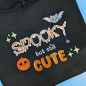 Hoodie brodé - SPOOKY CUTE - unisexe à capuche 🎃🦇 Hoodie brodé - SPOOKY CUTE - unisexe à capuche 🎃🦇
