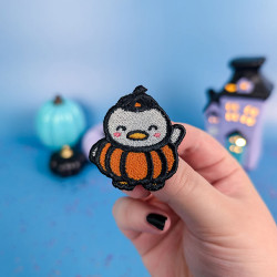 Pin's canard kawaii déguisé en citrouille Halloween