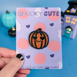 Pin's brodé citrouille kawaii mignonne Halloween