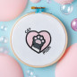 Motif de broderie machine à télécharger - Cat Mom - Chat Bicolore 🐱💙 Motif de broderie machine à télécharger - Cat Mom - Chat Bicolore 🐱💙