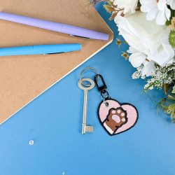 Porte-clés brodé personnalisable – CAT 🐱🧶