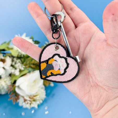 Porte-clés brodé personnalisable – CAT 🐱🧶
