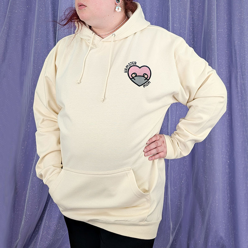 Hoodie brodé personnalisable - HAMSTER MOM - à capuche unisexe 🐹🍎 Hoodie brodé personnalisable - HAMSTER MOM - à capuche unisexe 🐹🍎