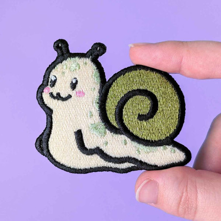 Patch brodé thermocollant - MOCHI L'ESCARGOT - broderie pailletée 🐌